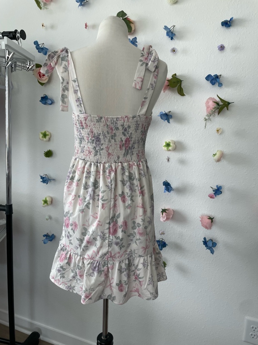 💛 Floral Tie-Shoulder Ruched Mini Dress - White/Pink - Picture 9 of 10